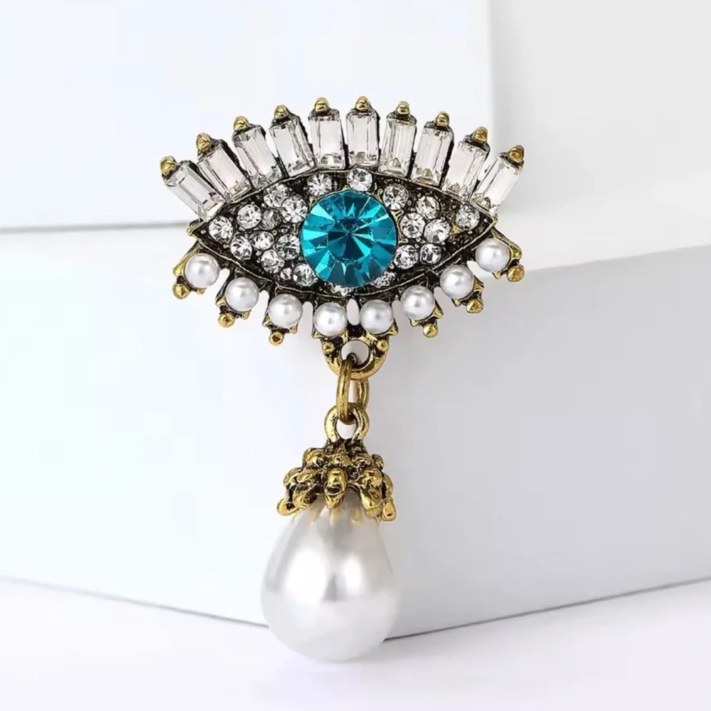 Azure Eye of Elegance Pearl Gold Brooch